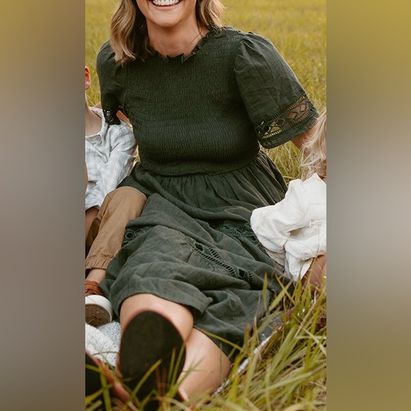 Dark Green Lace Maxi Dress - Picture 4 of 8